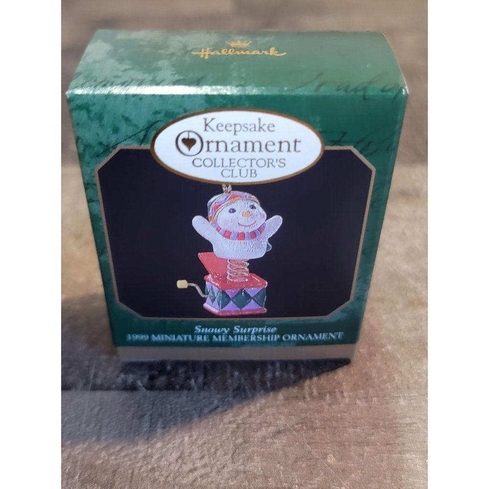 Hallmark snowy‎ surprise 1999 mini ornament Xmas decor